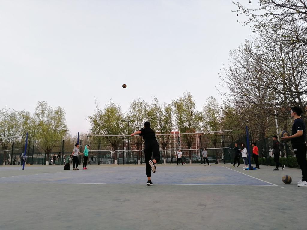排球发球