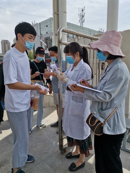 学生返校体温检测
