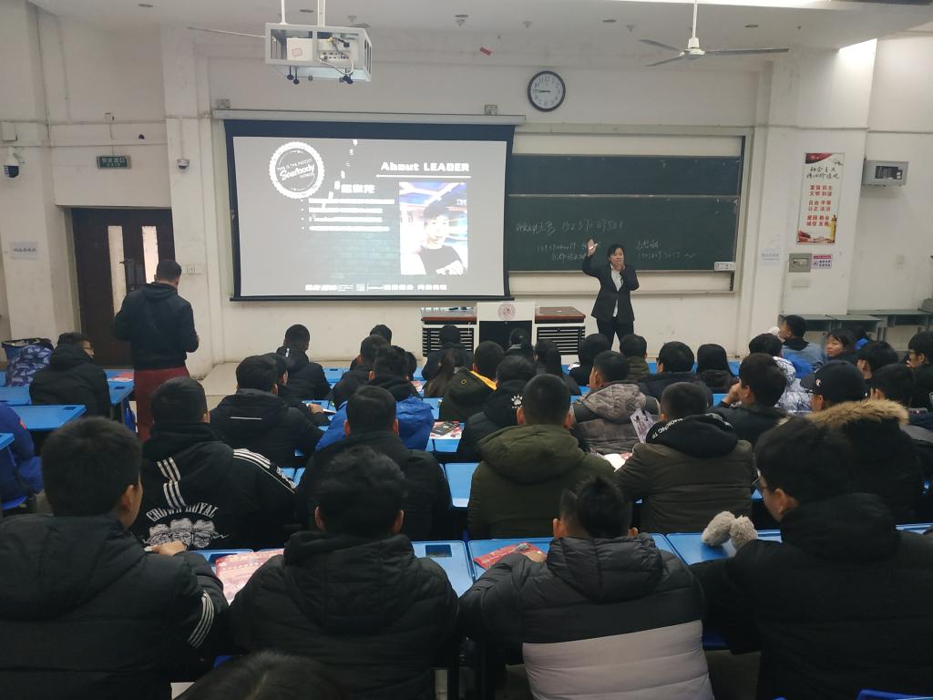 双选会现场(一)