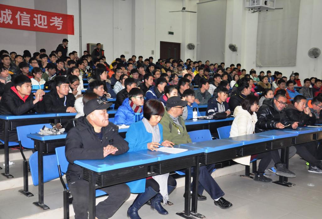 学院领导重视考务工作
