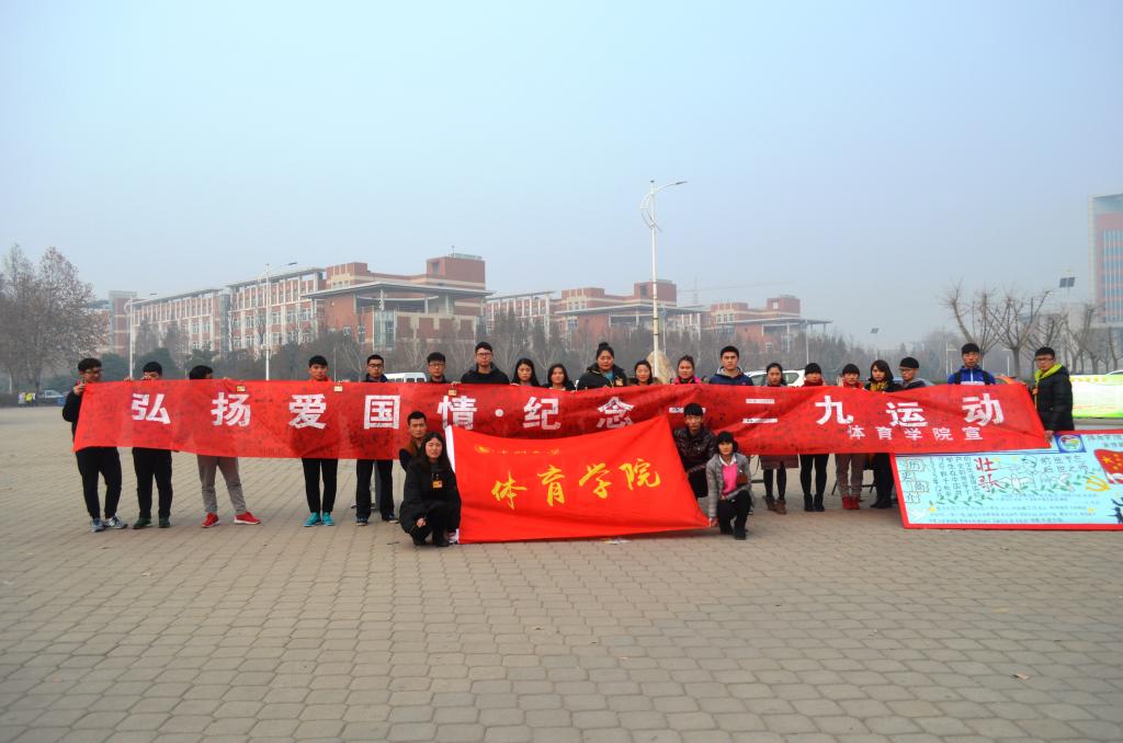 签名活动合影