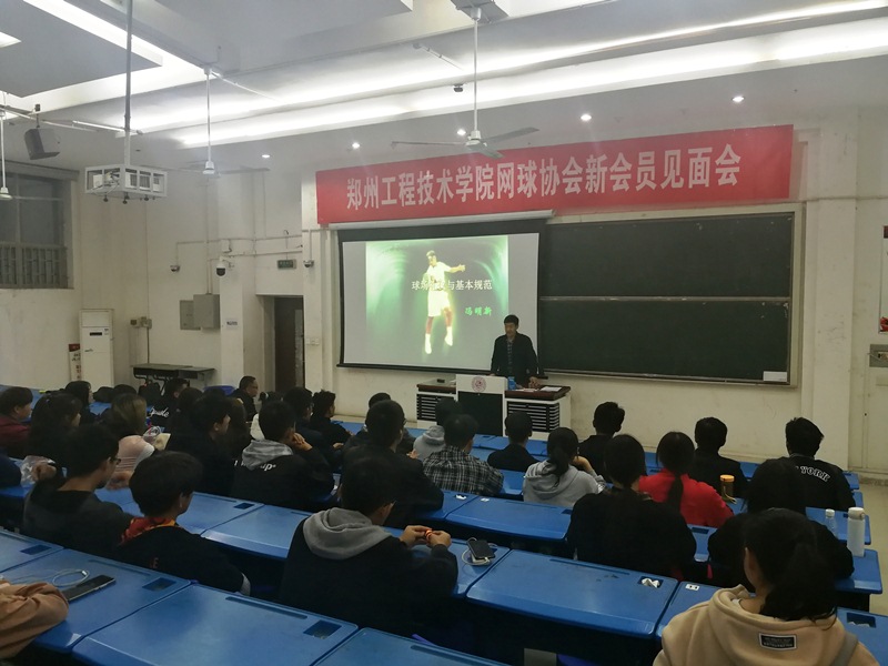 苏炜副书记参加社团活动并和新会员亲切交流